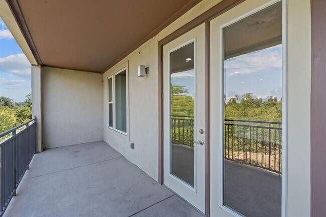 Building Photo - 1900 Barton Springs Rd