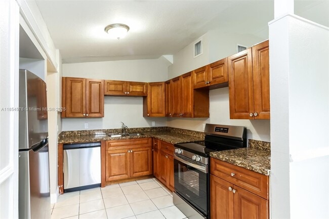 Building Photo - 1290 SW 28th Ave