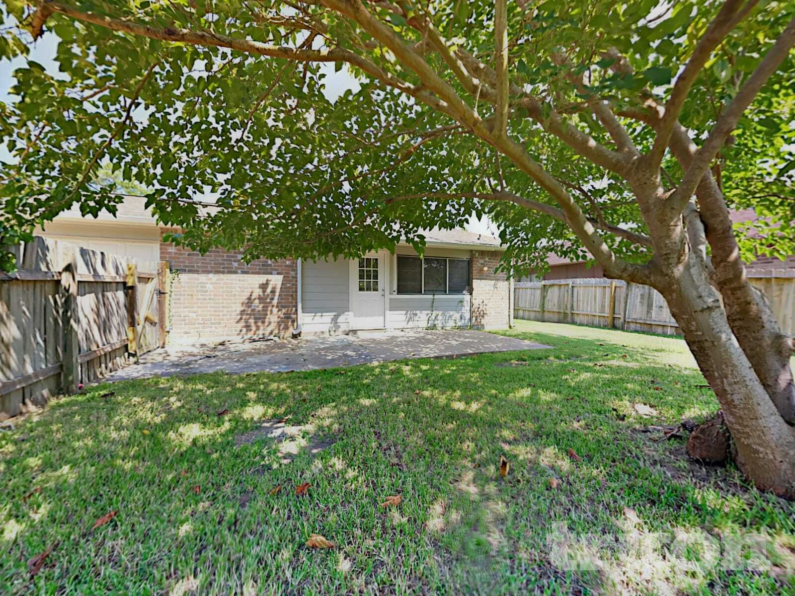 Building Photo - 6127 Larchbrook Dr