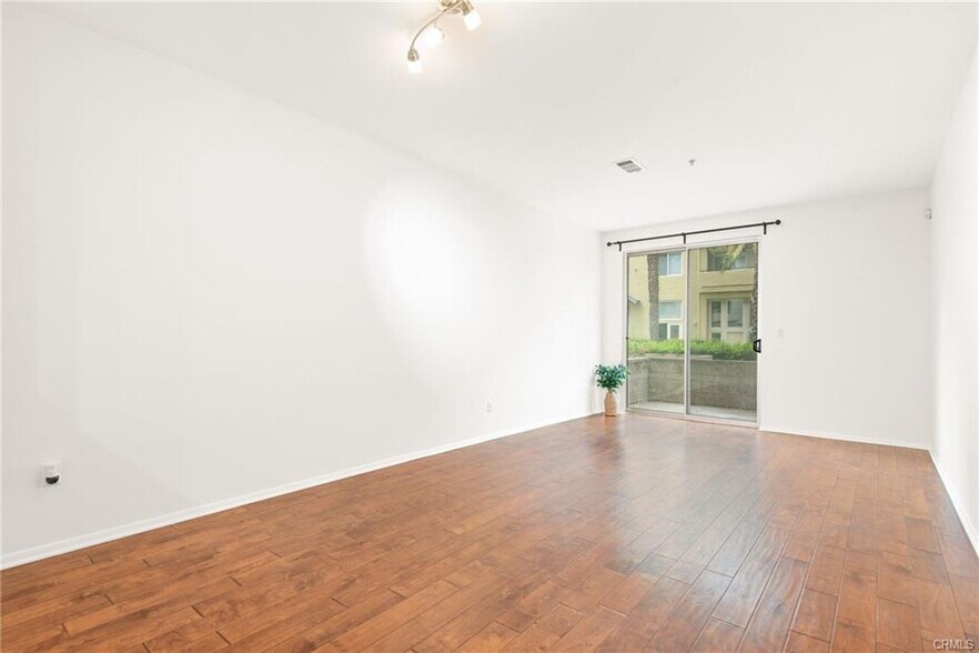 Building Photo - 6400 Crescent Park E