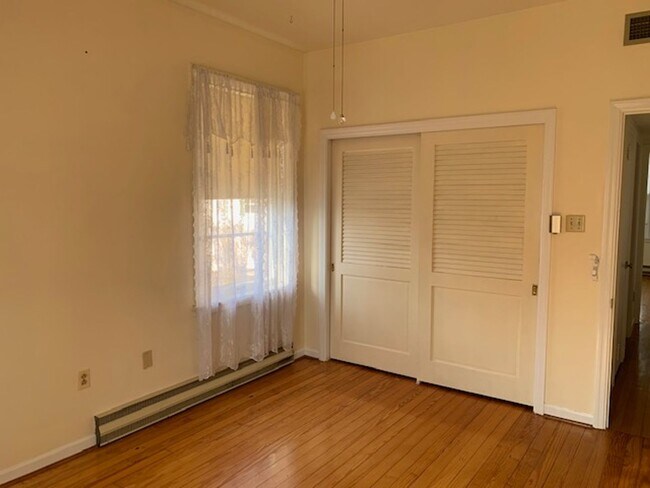 Building Photo - 207 Diamond Blvd