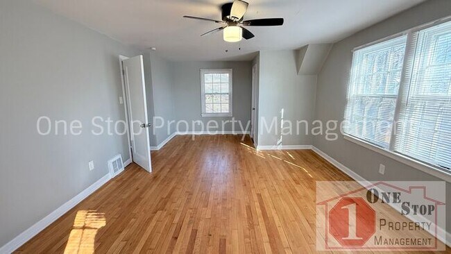 Building Photo - Beautiful 3 Bedroom 2 Bathroom in Kansas City