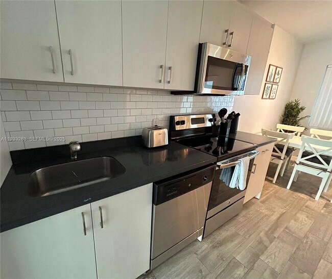 Building Photo - 1035 Euclid Ave