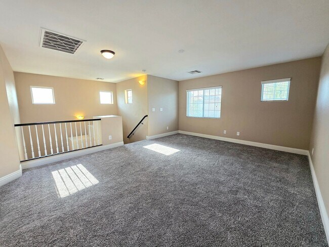 Building Photo - Three-bedroom Single Family