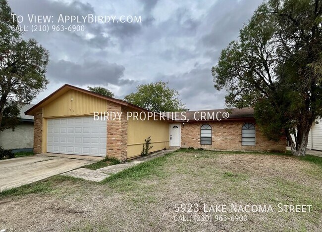 Building Photo - *4 Bed, 2 Bath Home Located in Lakeside**