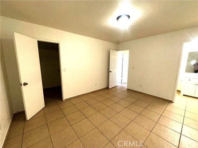 Building Photo - 10918 Maya St