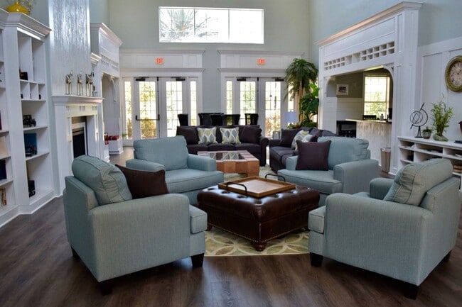 Building Photo - Resort Style Living @ Barrington Park- 1/1 Loft with Balcony overlooking tennis Court! Available ...