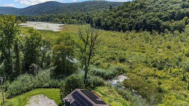 Building Photo - 222 Bog Hollow Rd