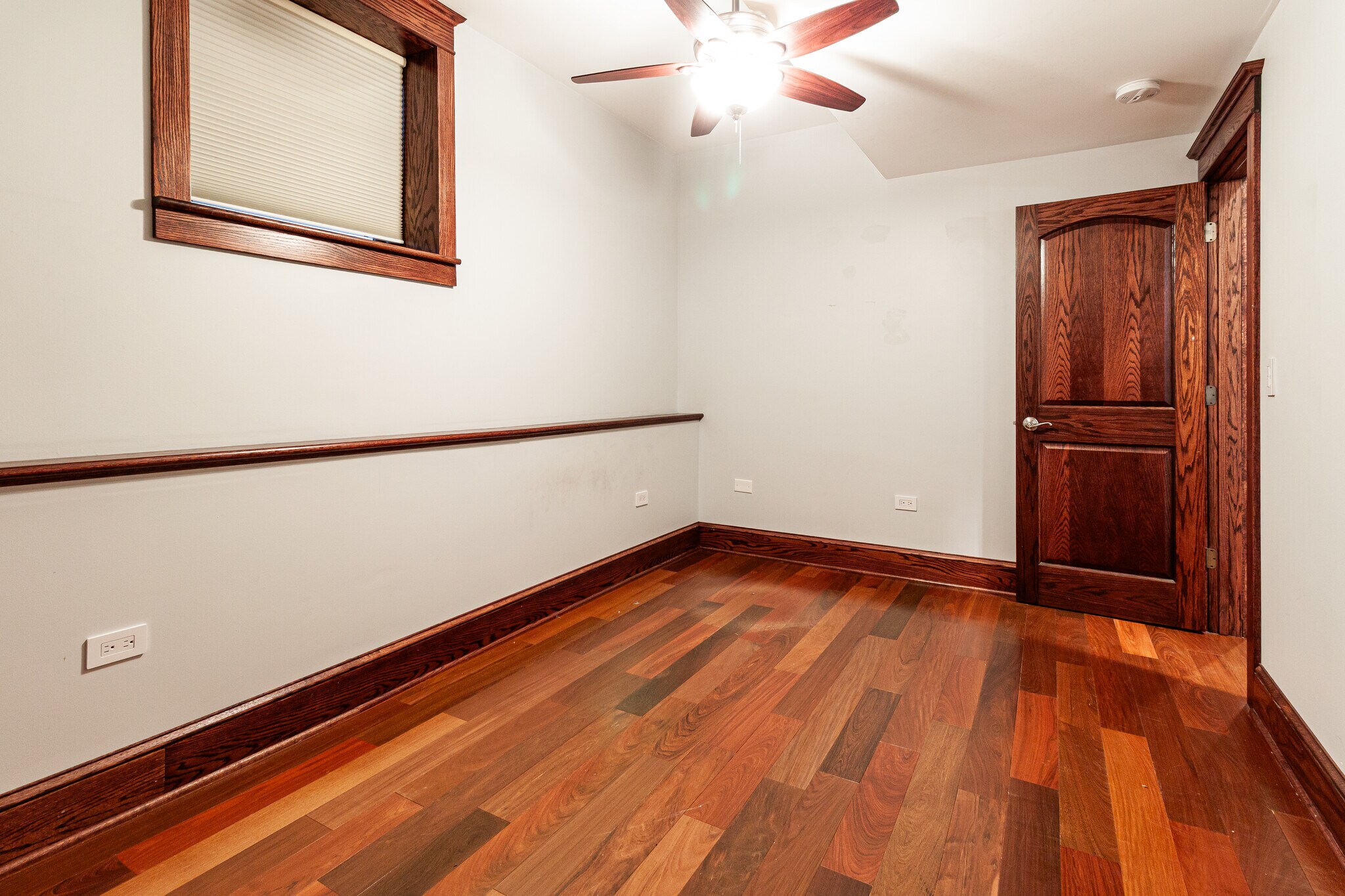 Building Photo - 1019 W Oakdale Ave