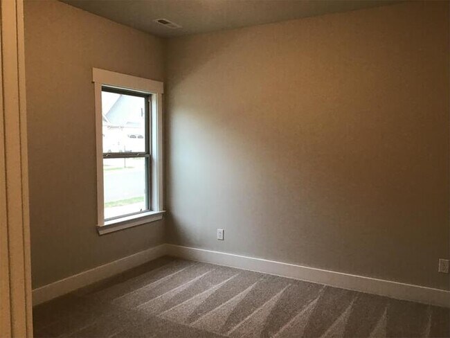 Building Photo - 700 Rivulet Dr SW