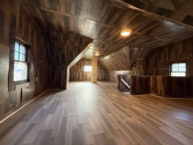 Building Photo - 898 Myrtle Ave