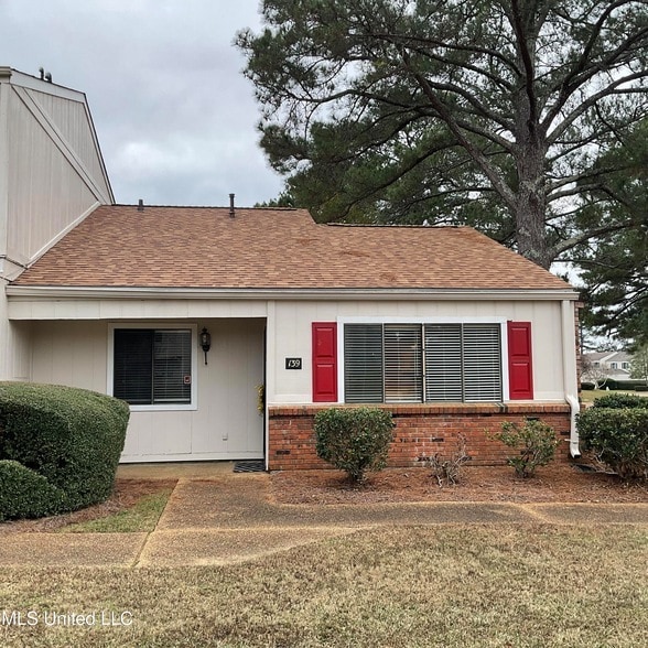 Primary Photo - 139 Lakebend Cir