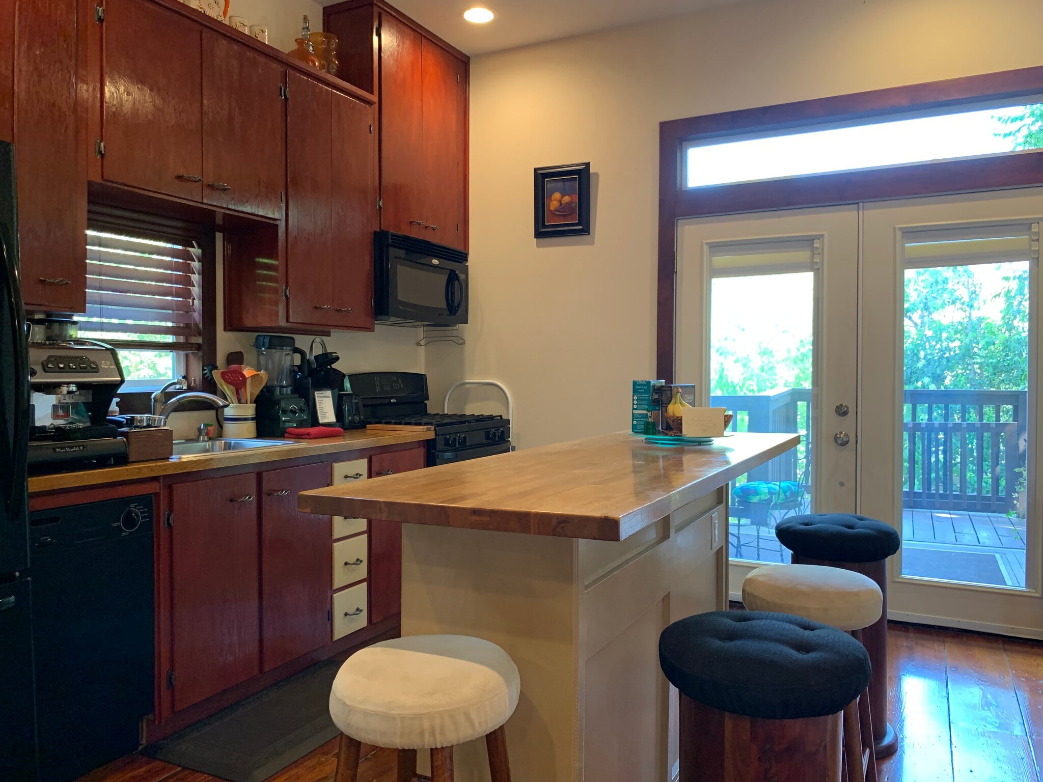 Common area kitchen with island. - 905 Prospect Ave