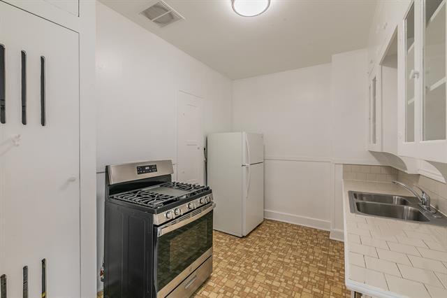 Building Photo - 3762 W 7th St