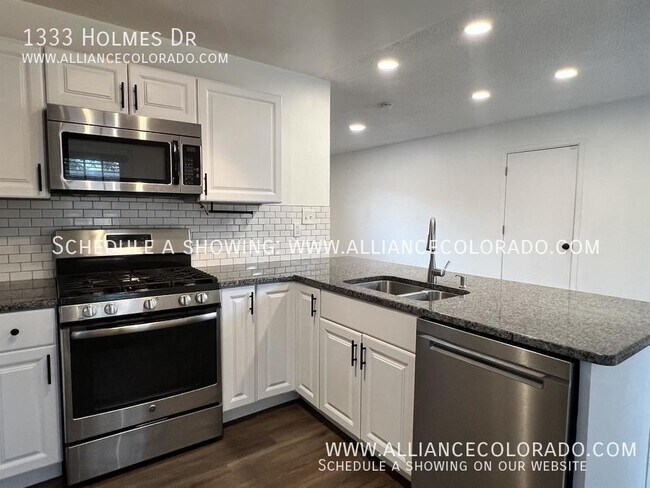 Building Photo - 1333 Holmes Dr