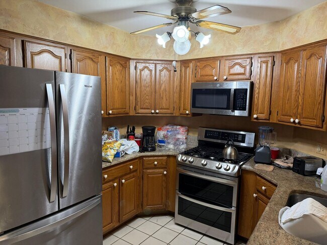 Building Photo - 229 Shea Dr