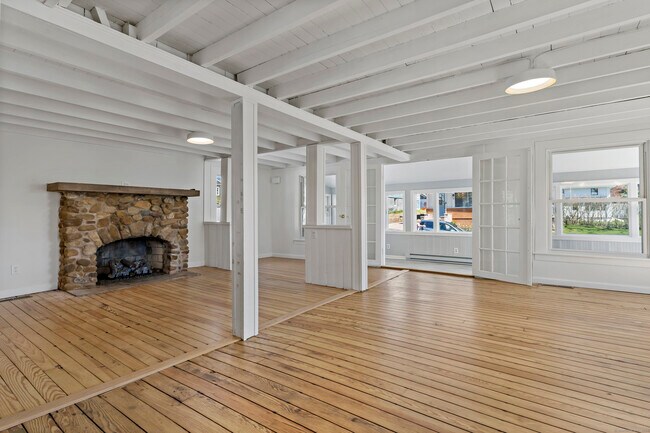 Building Photo - 14 2nd Ave