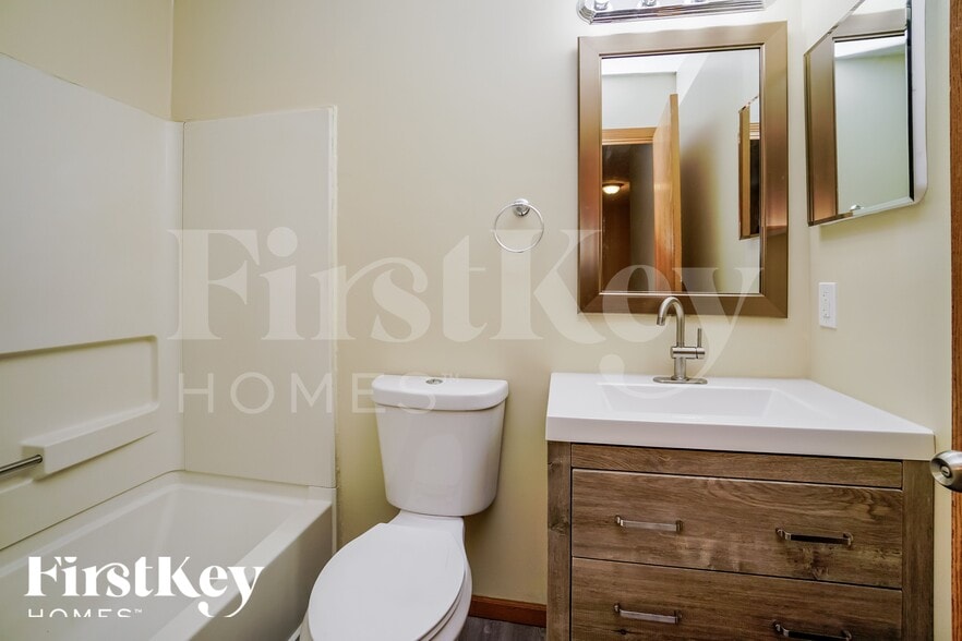 Building Photo - 3953 Highland Bluff Dr