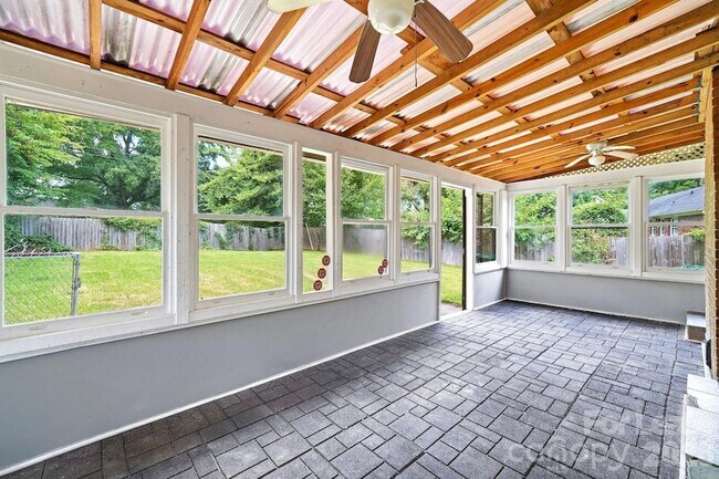 Building Photo - 4815 Carriage Dr Cir