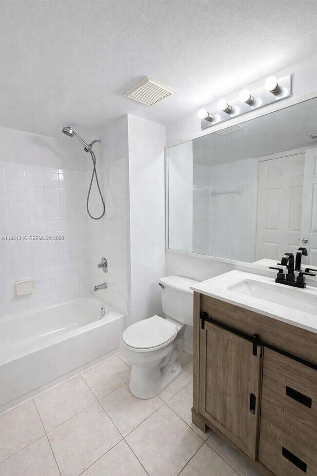 Building Photo - 2494 Centergate Dr