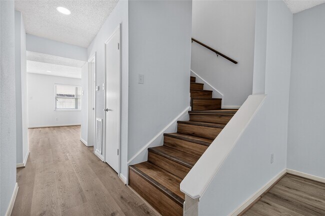 Building Photo - 1334 Country Pl Dr