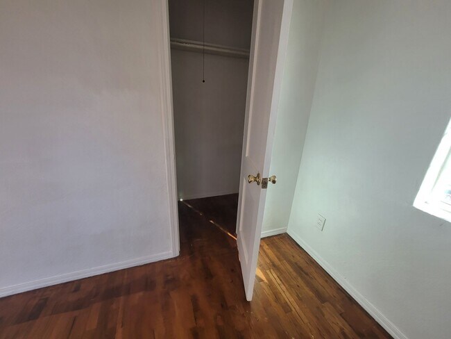 Building Photo - Ready to View!!