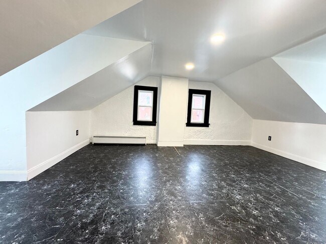 Building Photo - STRA509