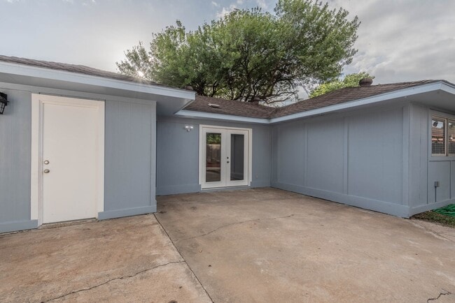 Building Photo - 423 Gentilly Dr