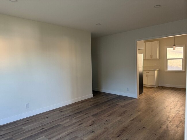 Building Photo - 415 S Main St