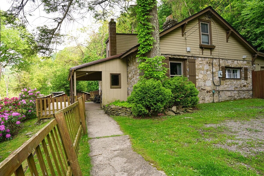 Building Photo - 46 Faulkner Rd