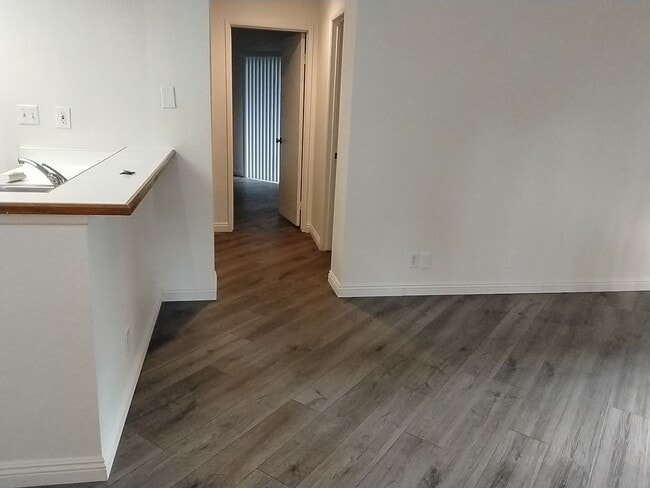 Building Photo - We know how important it is to come home to a relaxing and welcoming atmosphere! Beautiful 2 Bedr...