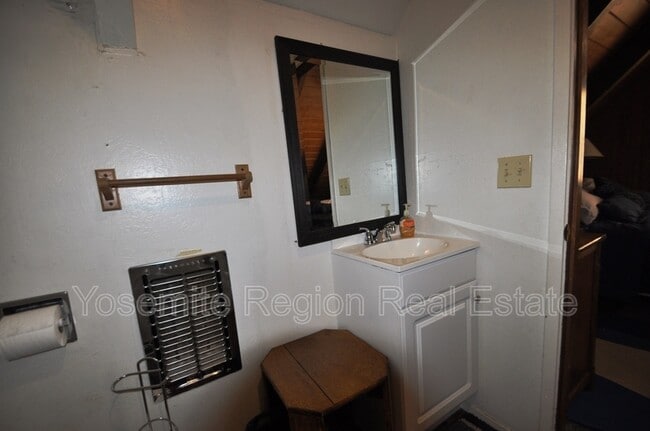 Building Photo - 20415 Pine Mountain Dr