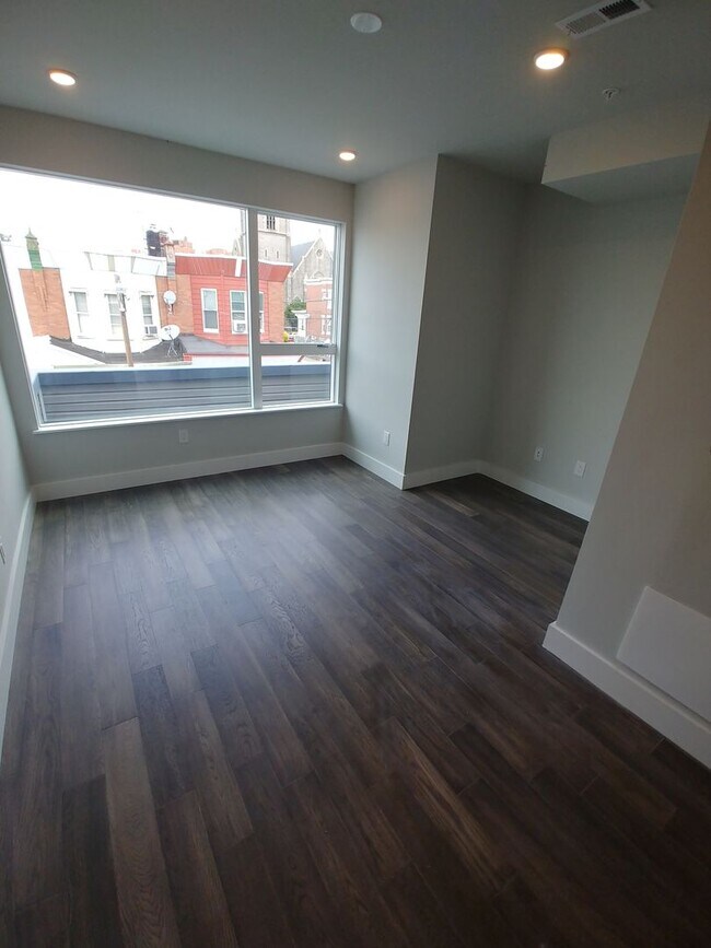 Building Photo - 5402 Webster St