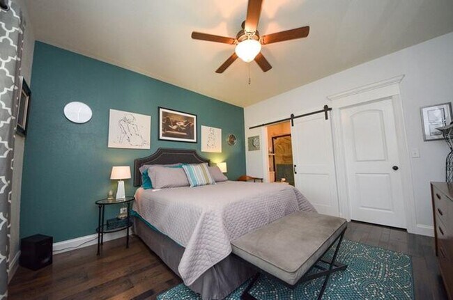 Building Photo - 3 Bedroom Beautiful Cleveland Home!