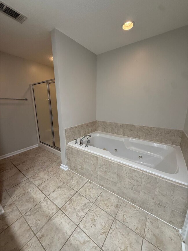 Building Photo - 107 Ventura Pl