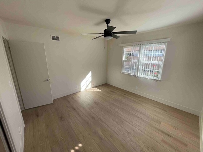 Building Photo - COMPLETELY REMODELED WOODLAND HILLS POOL HOME!