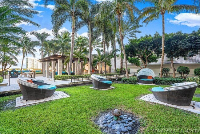 Building Photo - 550 Okeechobee Blvd