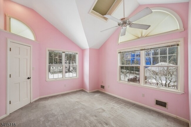 Building Photo - 10 Great Hills Terrace