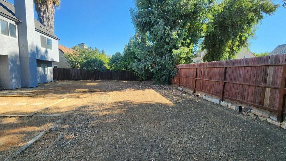 Building Photo - 1242 Armstrong Ave
