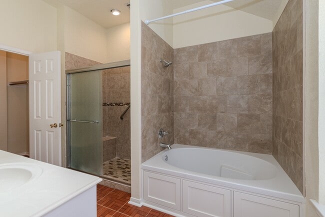 Building Photo - 2330 Sunflower Ln