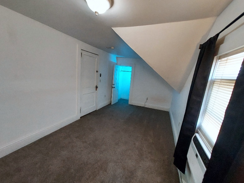 Building Photo - 127 S Main St