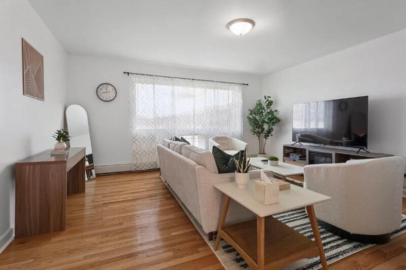 Building Photo - 9606 Golf Terrace