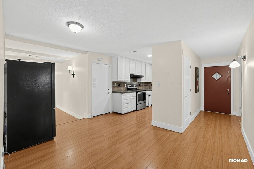Building Photo - 3059 Rosemont Dr