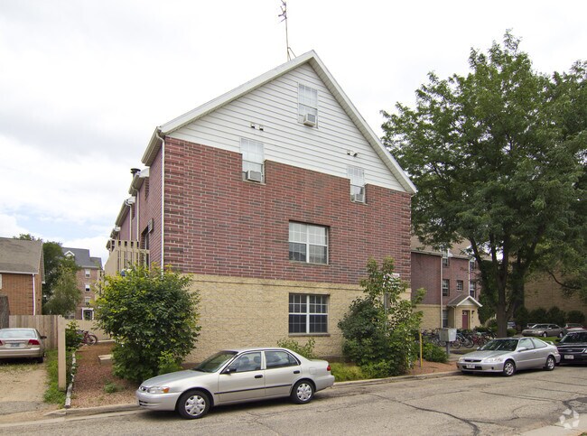 Building Photo - 1020 Fahrenbrook Ct