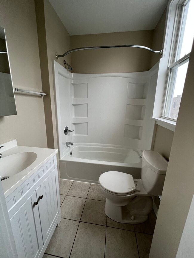 Building Photo - 10 S Eckar St