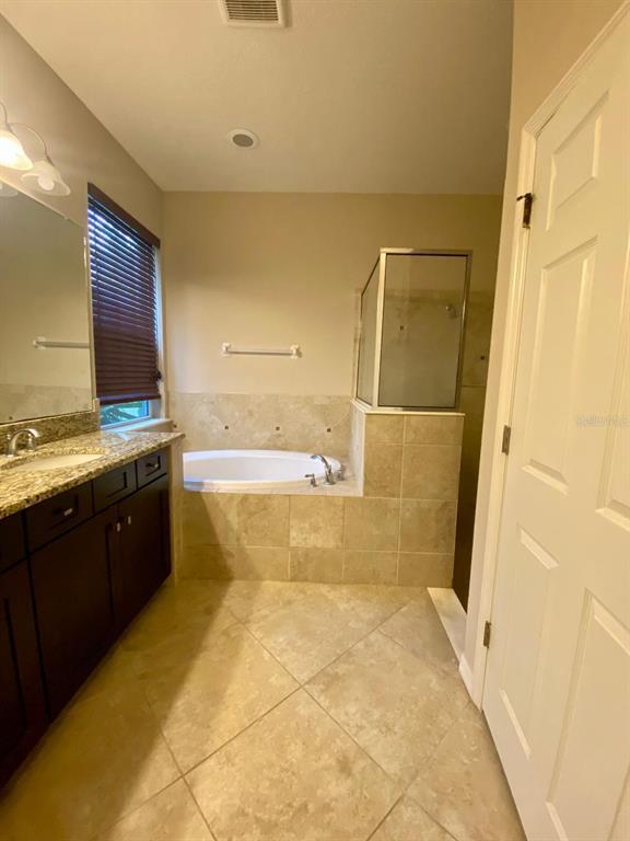 Building Photo - 8812 Tropical Palm Dr