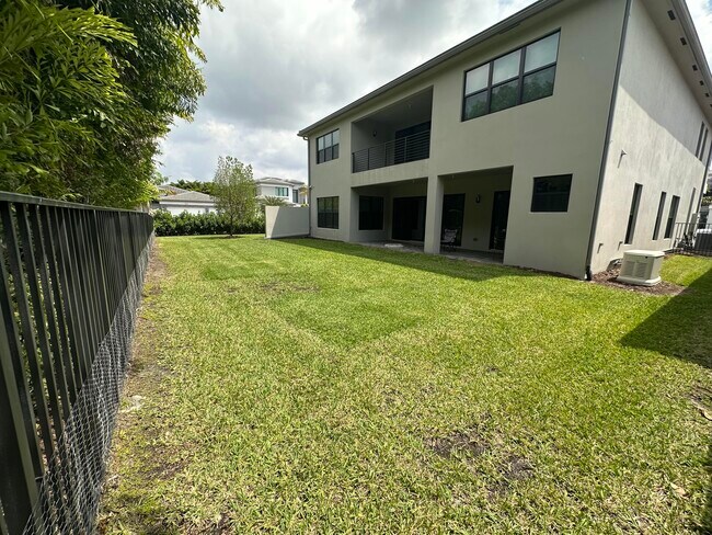 Building Photo - 17081 Five Waters Ave