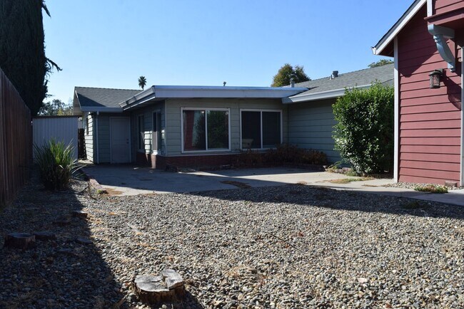Building Photo - 5525 Forestwood Dr