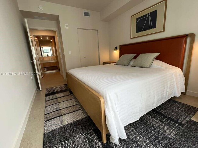 Building Photo - 11 NE 6th St