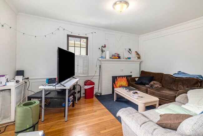 Building Photo - 415 N Thayer St